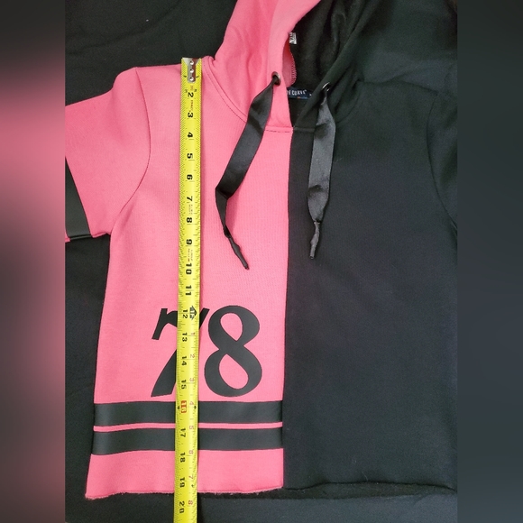 Women's pink and black hoddie size medium - Picture 3 of 5